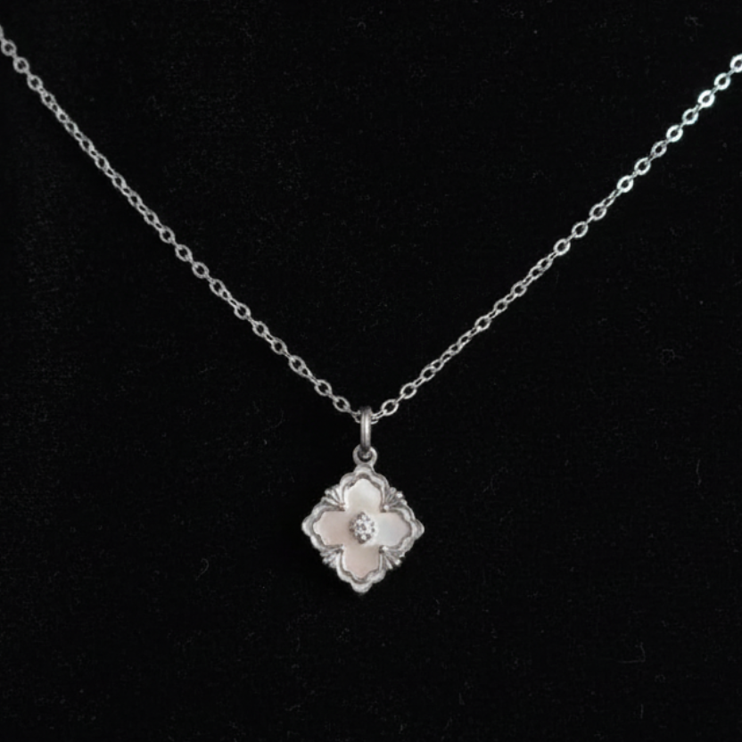 UNI-10288-1 - Silver Flower - Necklace