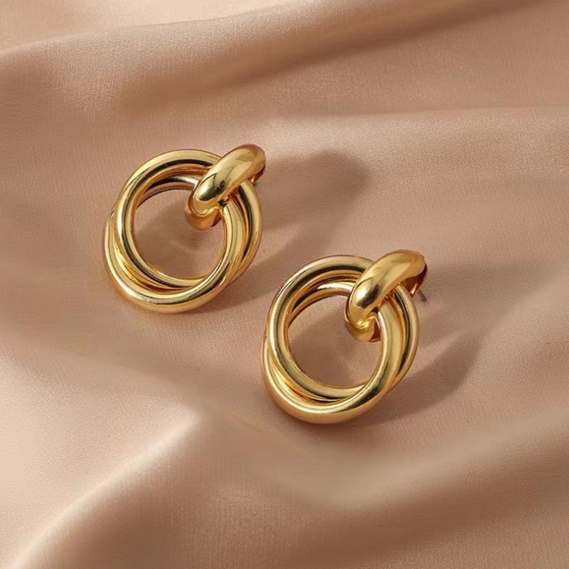 UNI Classy Round Gold Earring Style 1