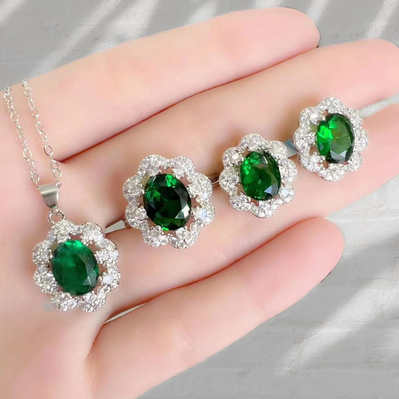 Oval Green Diamond Jewellery Set