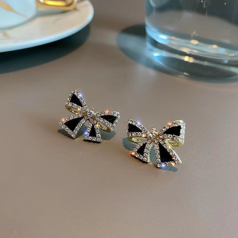 UNI-10052 - Black & White Diamonds Bow - Earring