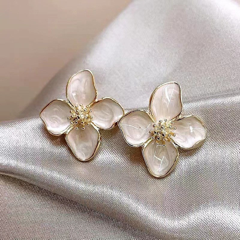 UNI-10303 - White Shiny Flower  - Earring