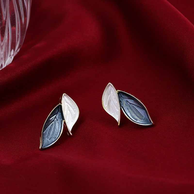 UNI-10311 - Black Leaves Gold - Earring