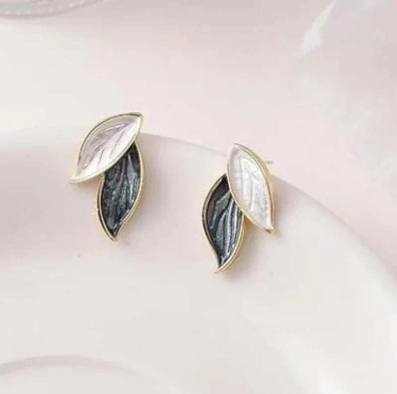 UNI-10311 - Black Leaves Gold - Earring