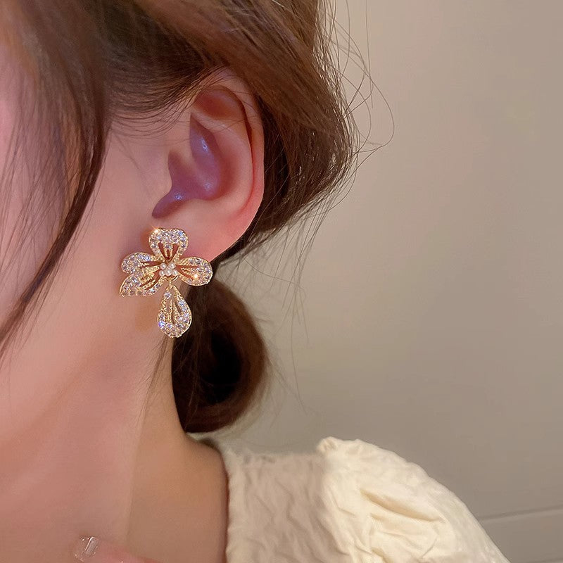 UNI-10408 -Flower & Leaf Gold  - Earring