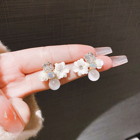 UNI-10295 - White Flowers - Earring