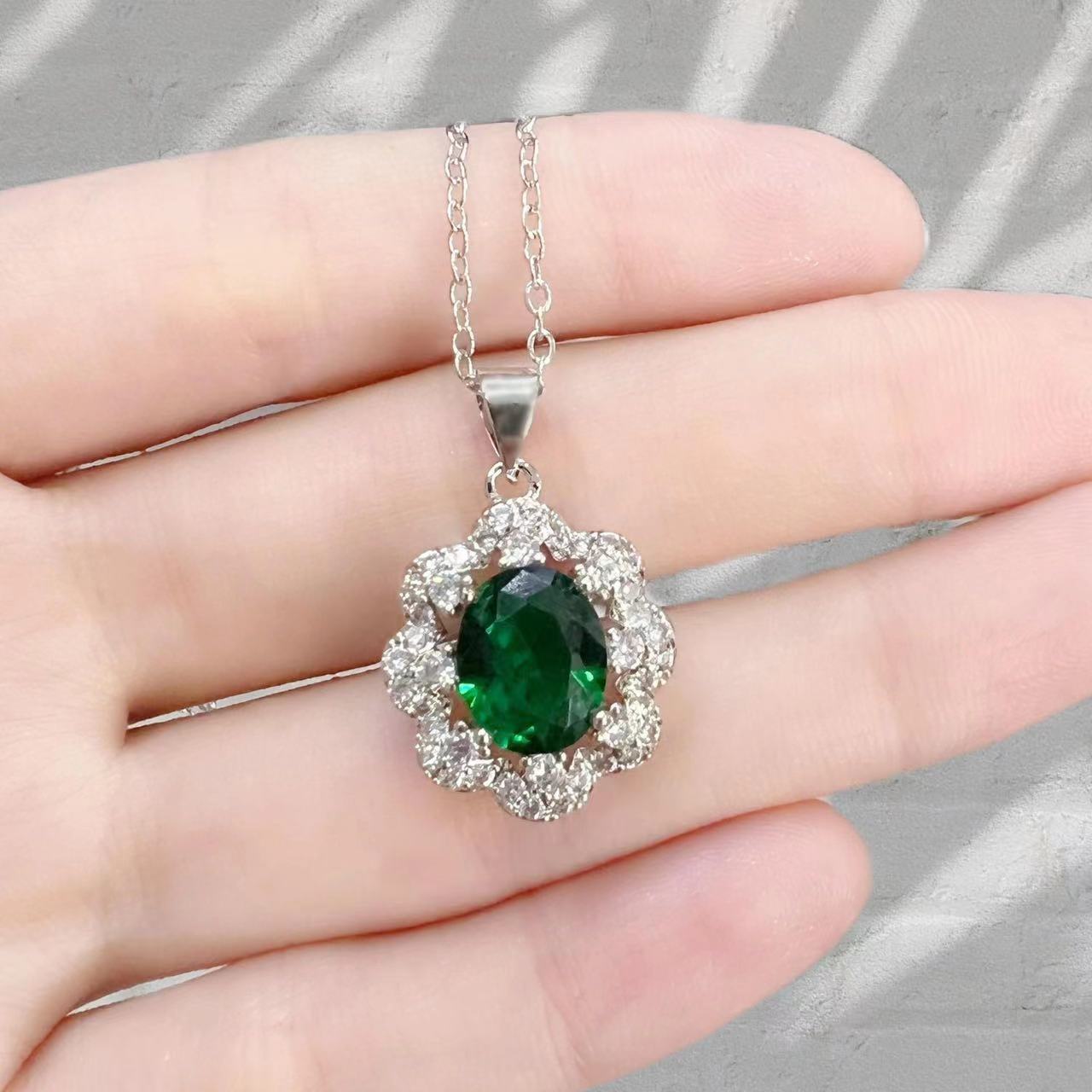 UNI-11045 - Oval Green Diamond - Jewelry Set
