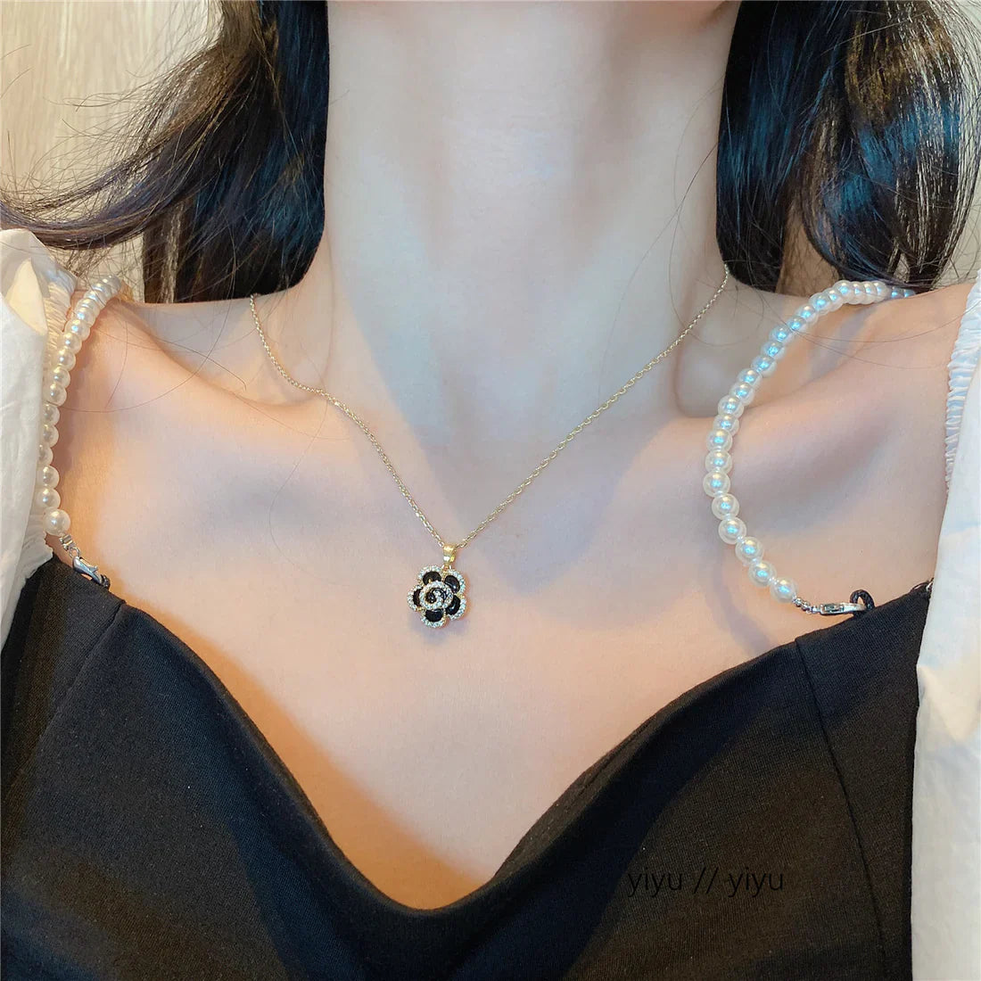 UNI-11027-1 - Black Flower Gold - Necklace