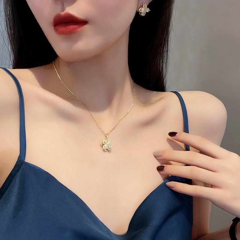SS-11869 - Four Leaf Flower Diamonds - Necklace