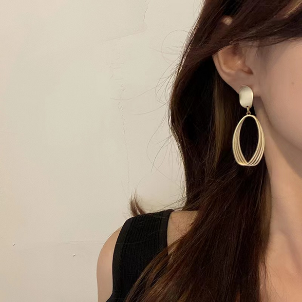 UNI-10075 - Classy Hoop Gold - Earring