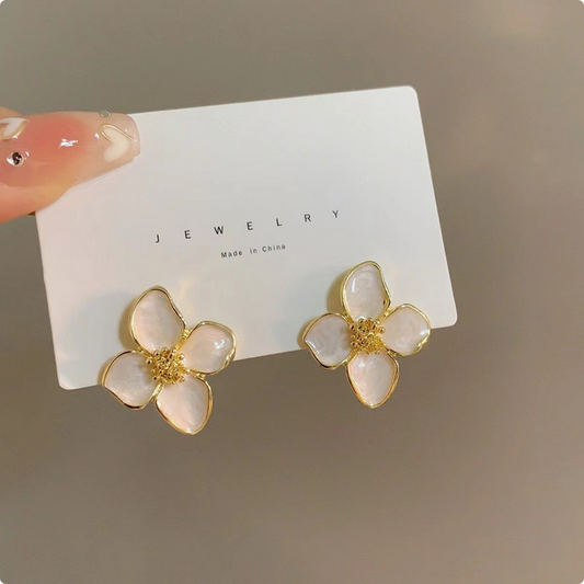 UNI-10303 - White Shiny Flower  - Earring