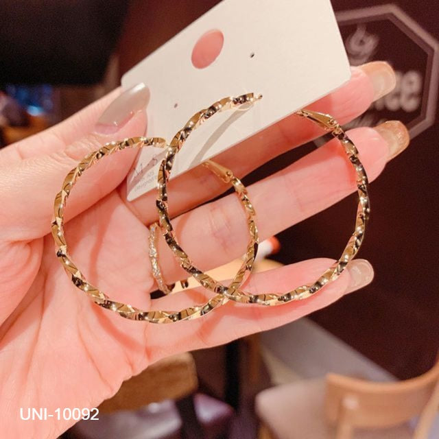 UNI-10092 -  Twisted Hoop Gold - Earring