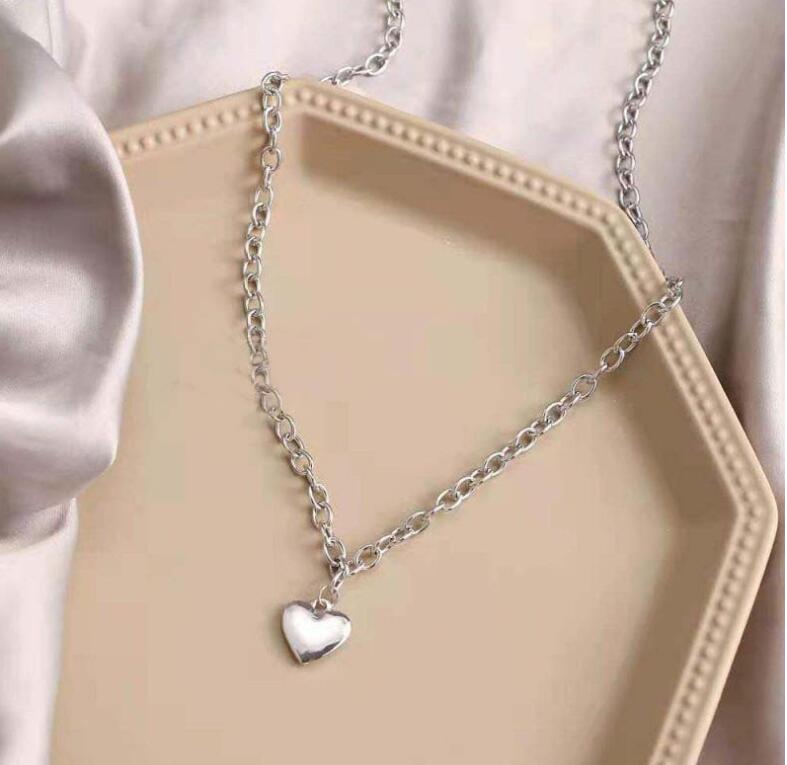 UNI-10120 - Silver Foiled Heart - Necklace