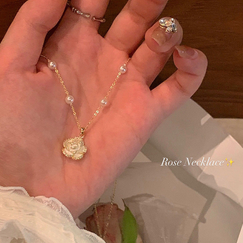 UNI-10136 - Pearl Flower - Necklace
