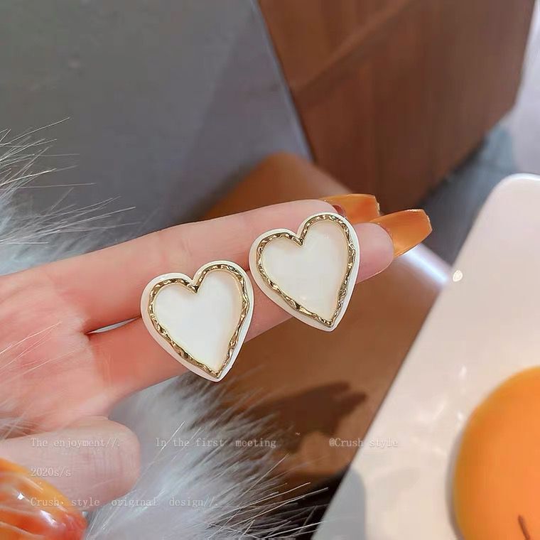 UNI-10048 - White Heart Glam - Earring