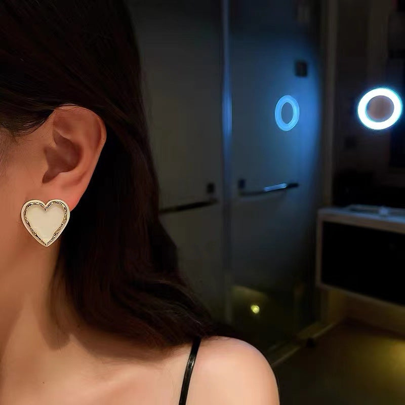 UNI-10048 - White Heart Glam - Earring