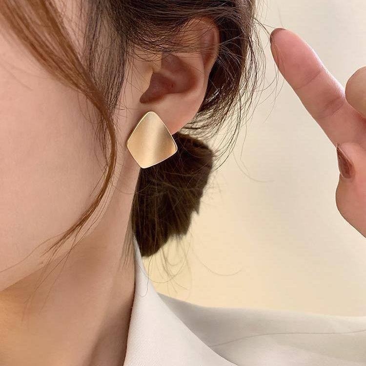 UNI-10218 - Glam Gold  - Earring Style 1