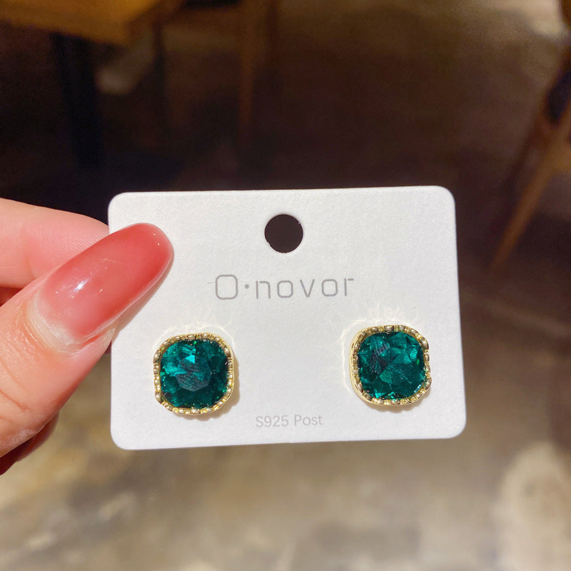 UNI-10231 - Diamond Green & White  Gold - Earring