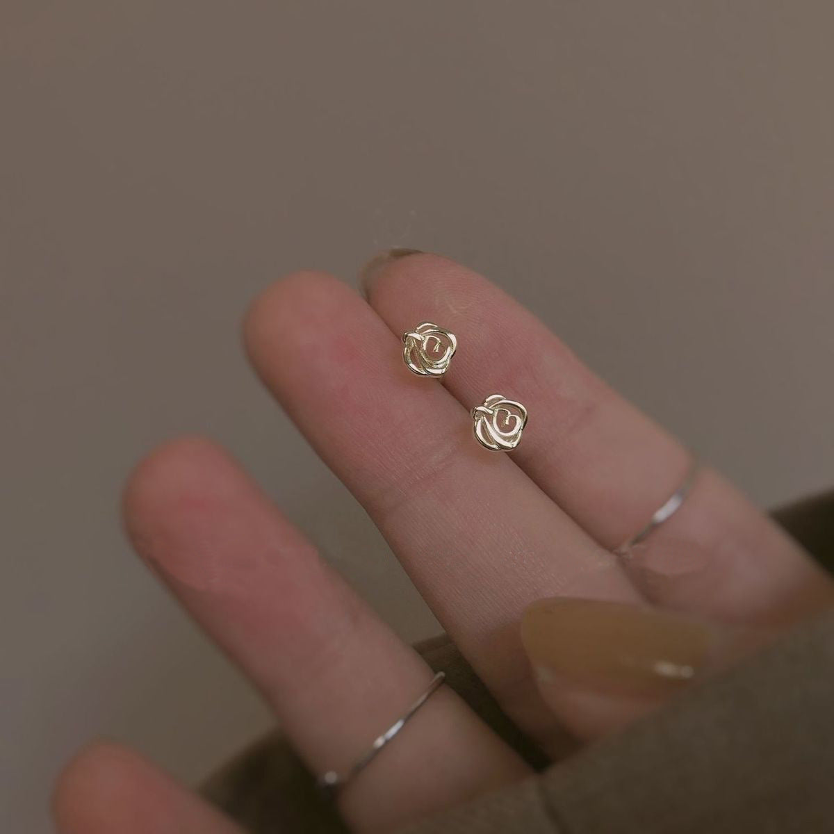 UNI-10234 - Mini Gold Rose   - Earring