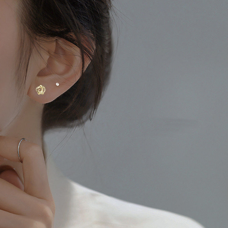 UNI-10234 - Mini Gold Rose   - Earring