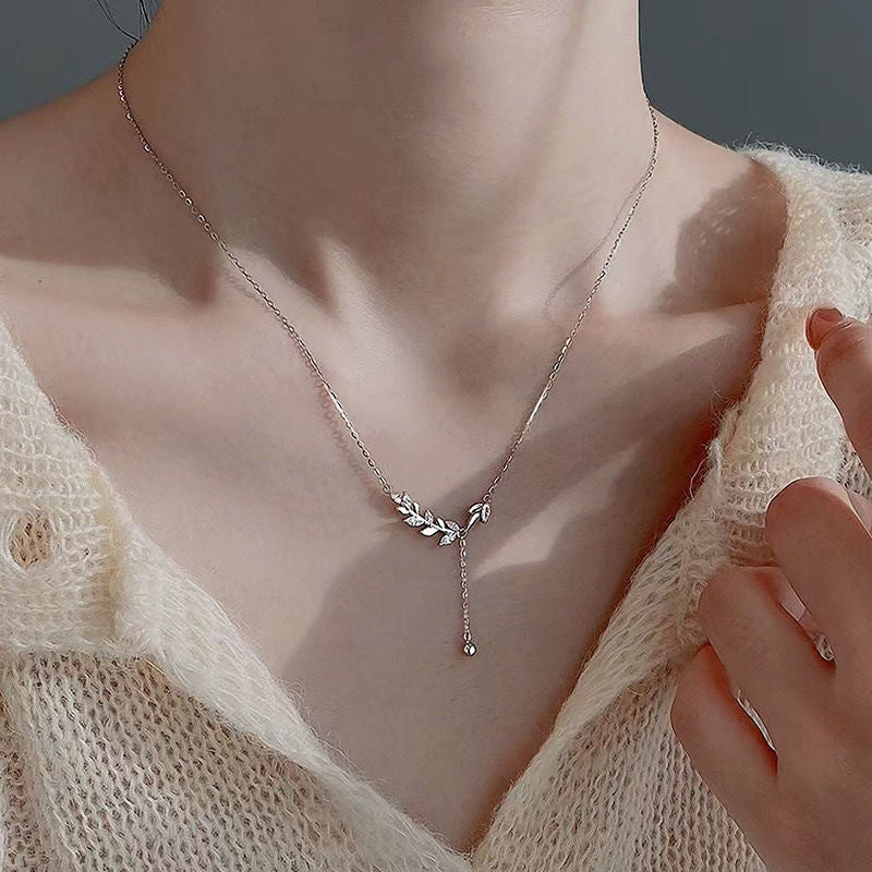 UNI-10281 - Silver Leaf - Necklace