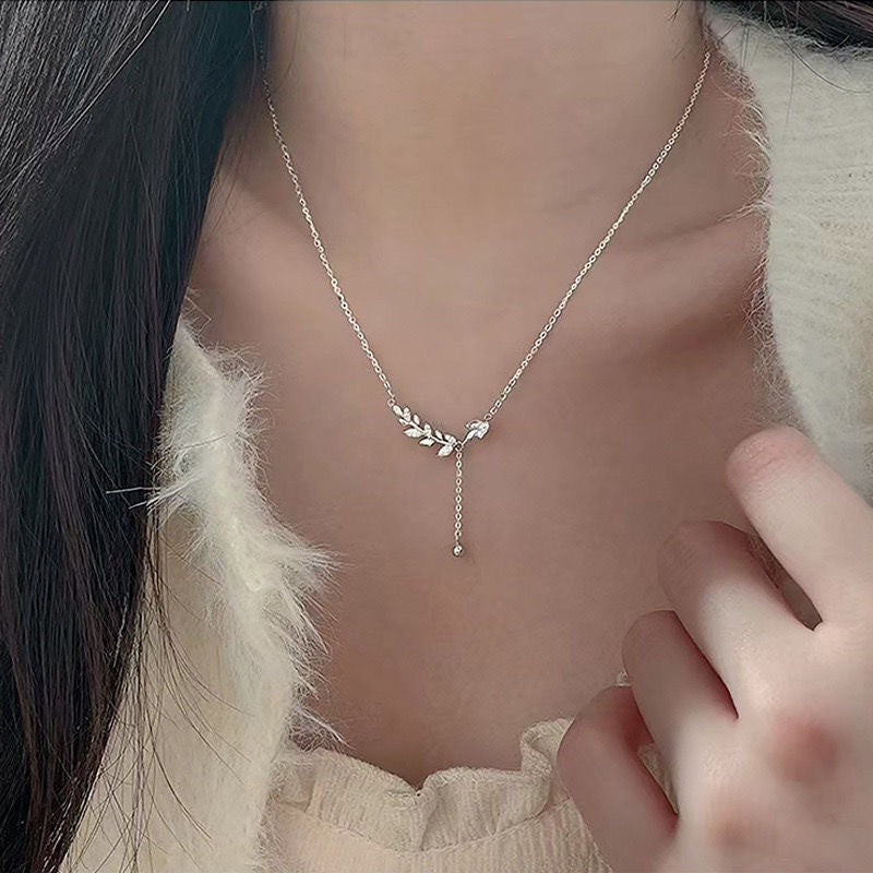 UNI-10281 - Silver Leaf - Necklace