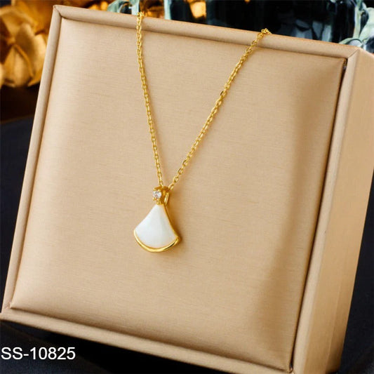 SS-10825 - Classy White Lotus Gold - Necklace