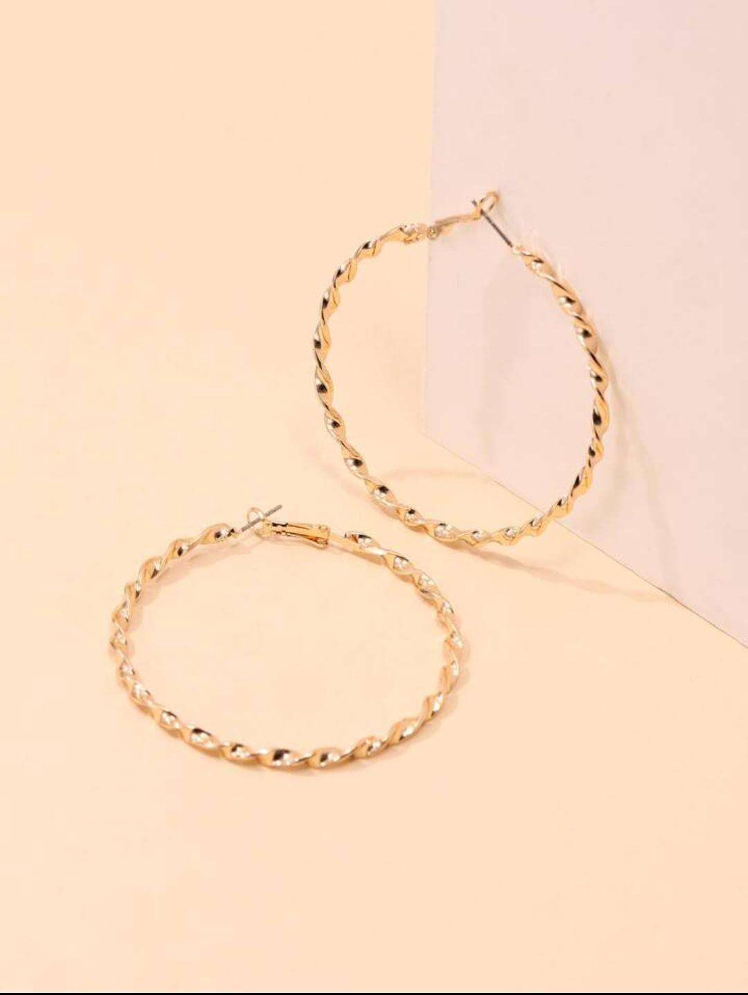 UNI-10092 -  Twisted Hoop Gold - Earring