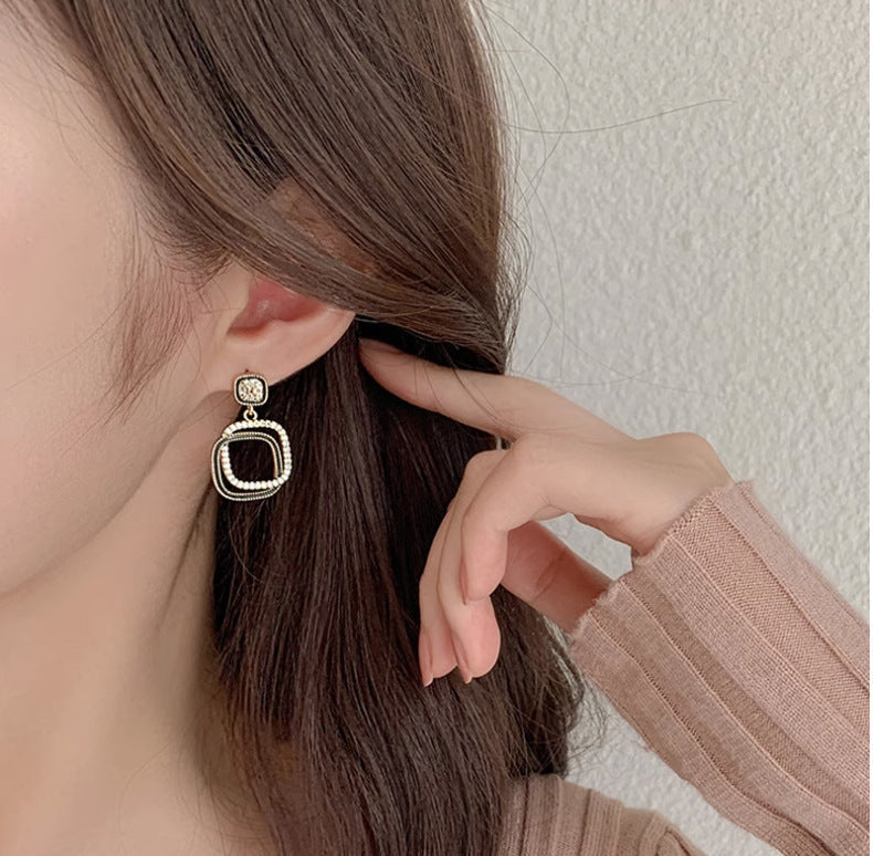 UNI-10572 - Blinky Square  - Earring