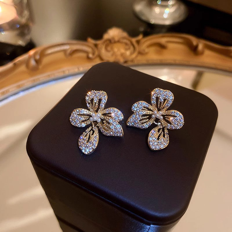 UNI-10408 -Flower & Leaf Gold  - Earring