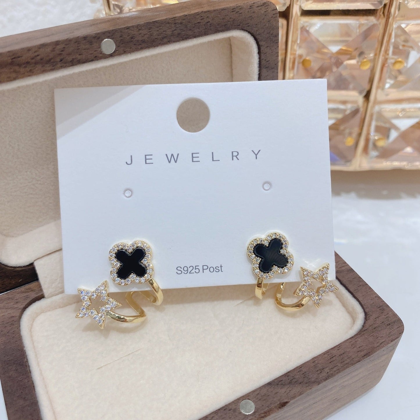 UNI-10384 - Black Flower & Star - Earring